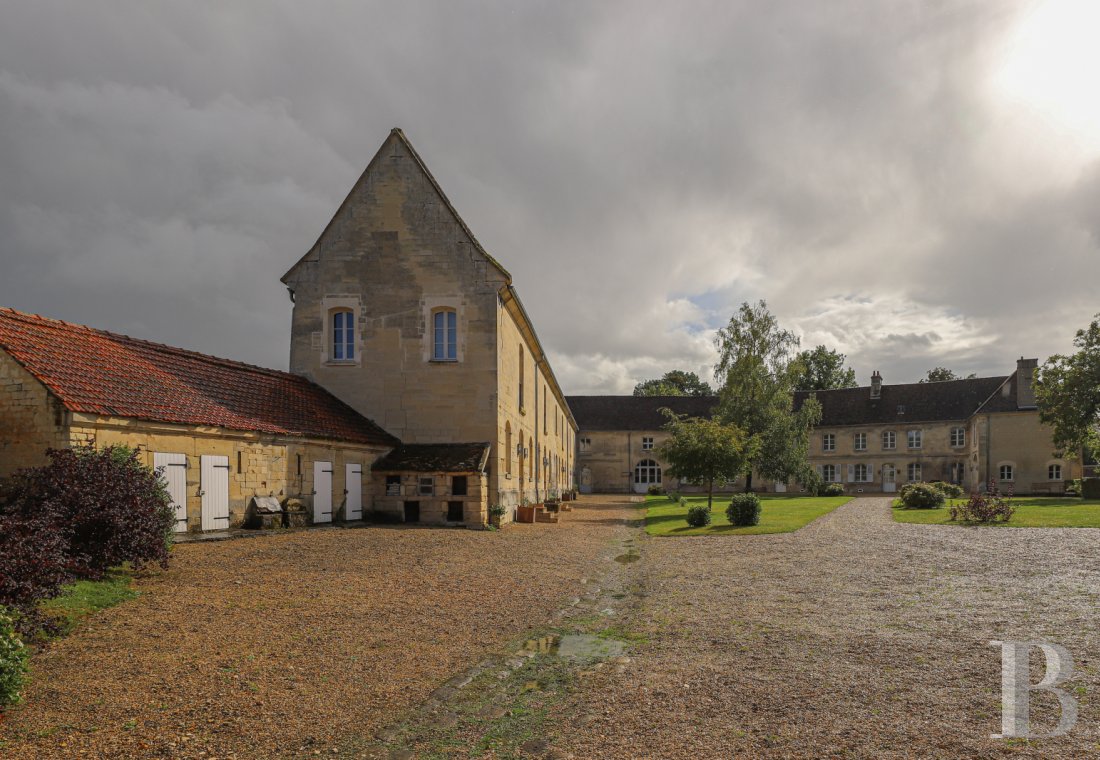 A large 18th century farmhouse and dovecote transformed into a hotel in the Oise, near Senlis - photo  n°27